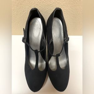 🌸 3 items for $50 🌸 GUESS Suede Mary Jane Heels Pumps Black